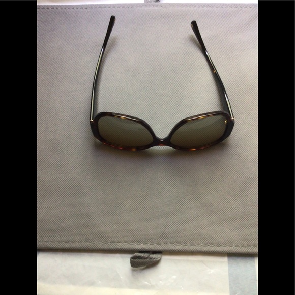 Coach sunglasses with the case - Picture 3 of 14